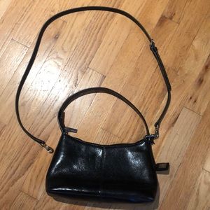 Shoulder purse with detachable strap